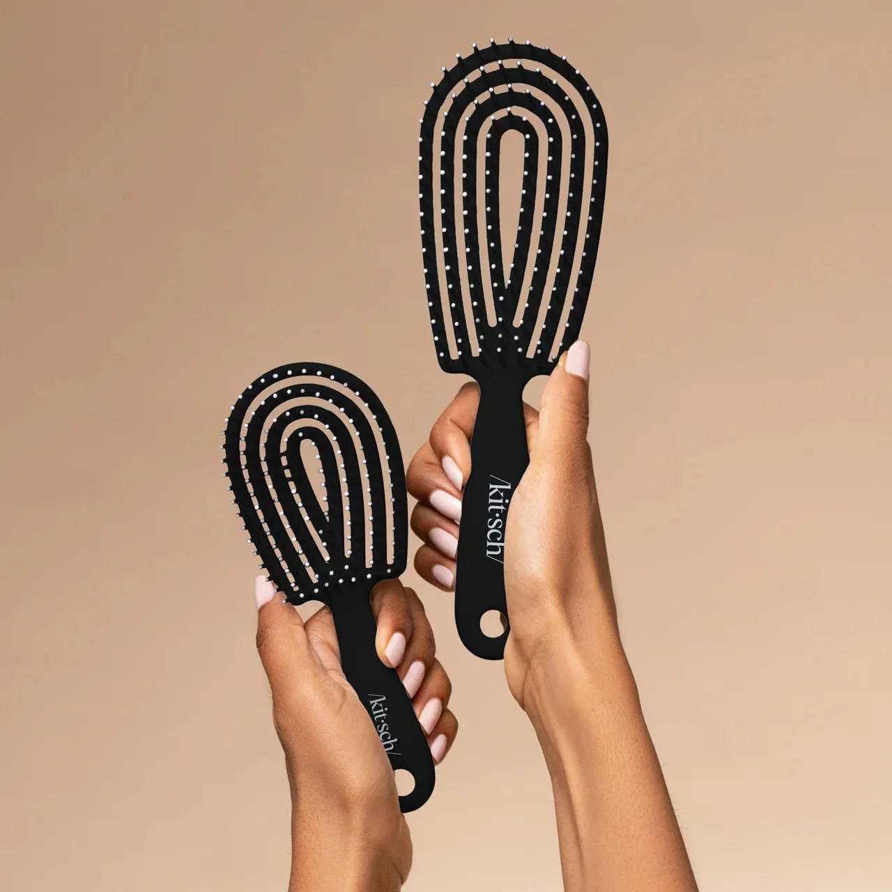 Kitsch Mini Detangling Flexi Brush - Black - Image 5